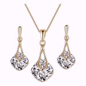 Elegant Gold and Silver Necklace Set
